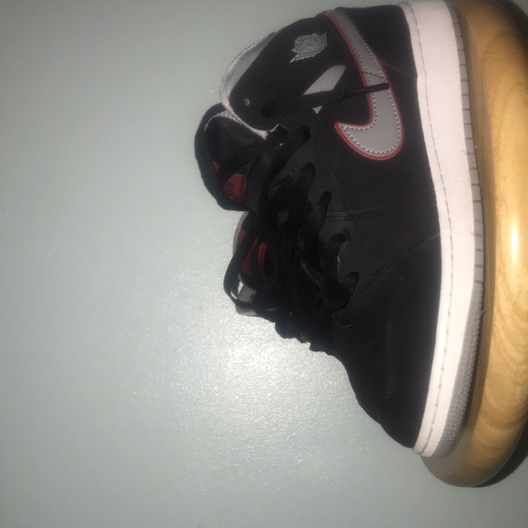 black particle grey gym red